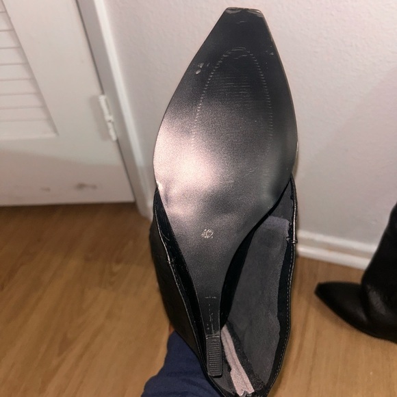 Black Boot w/ buckle - Picture 2 of 4